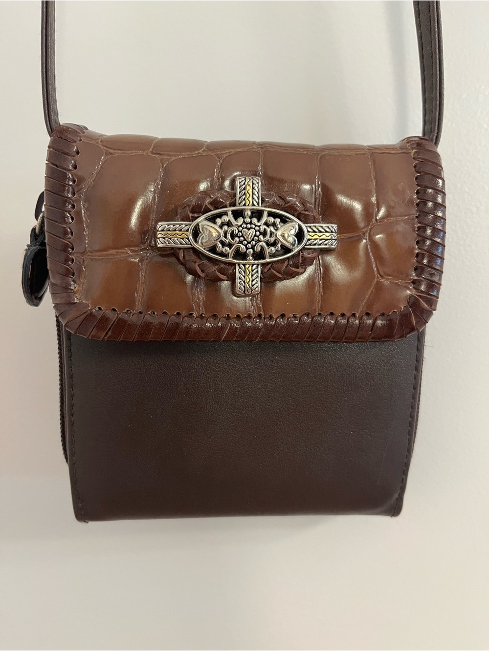Small Vintage Marlo Brown cross over shoulder bag with removable strap.